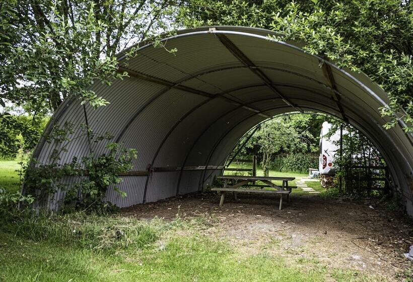 Hotel 2 Double Bed Caravan   Secure Parking And Wifi