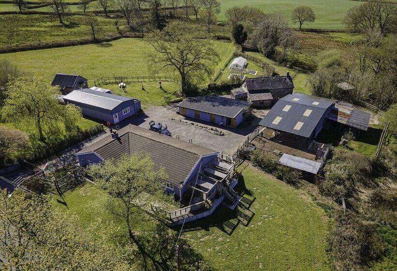 Hotel 2 Double Bed Caravan   Secure Parking And Wifi