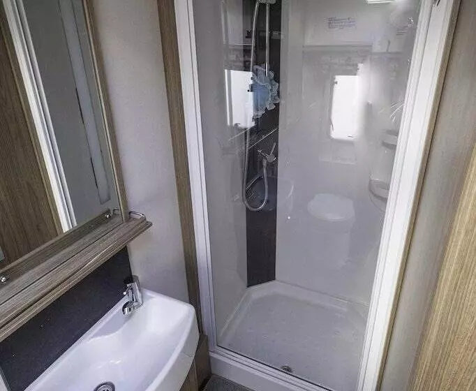 Hotelli 2 Double Bed Caravan   Secure Parking And Wifi