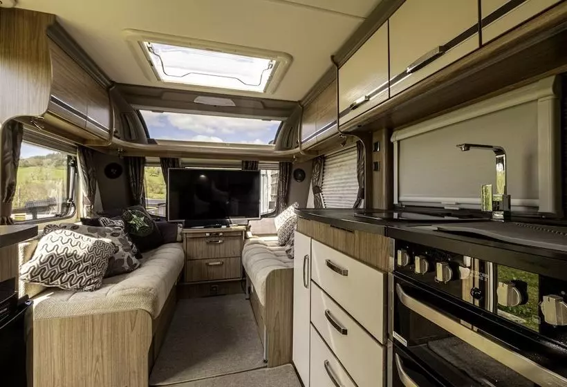 Hotelli 2 Double Bed Caravan   Secure Parking And Wifi