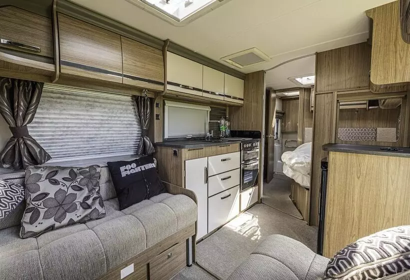 Hotelli 2 Double Bed Caravan   Secure Parking And Wifi