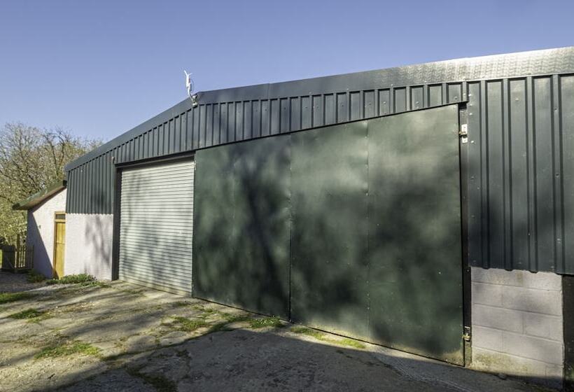 Hotel 2 Double Bed Caravan   Secure Parking And Wifi