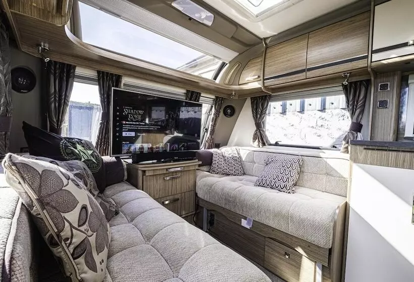 Hotelli 2 Double Bed Caravan   Secure Parking And Wifi