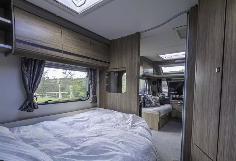 Hotelli 2 Double Bed Caravan   Secure Parking And Wifi