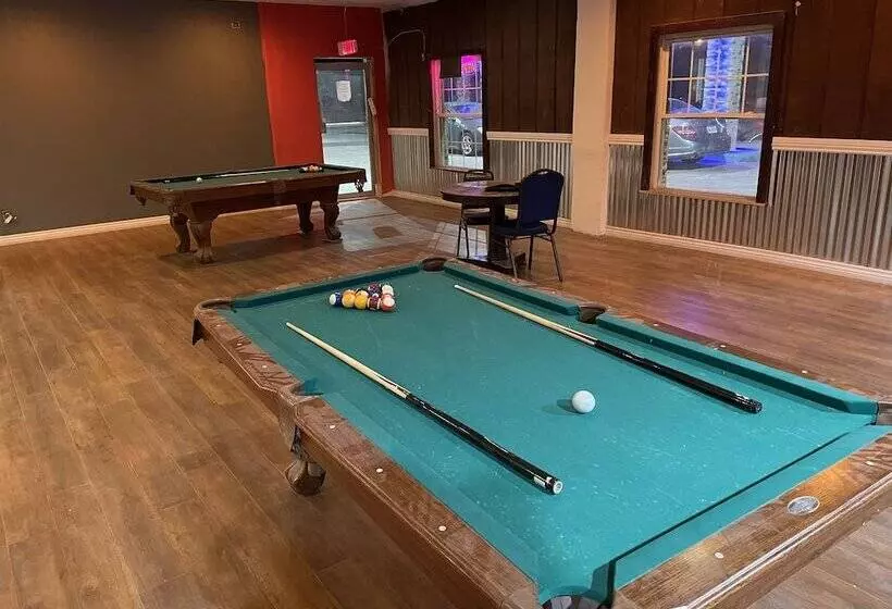 B&j Hotel And Apartments