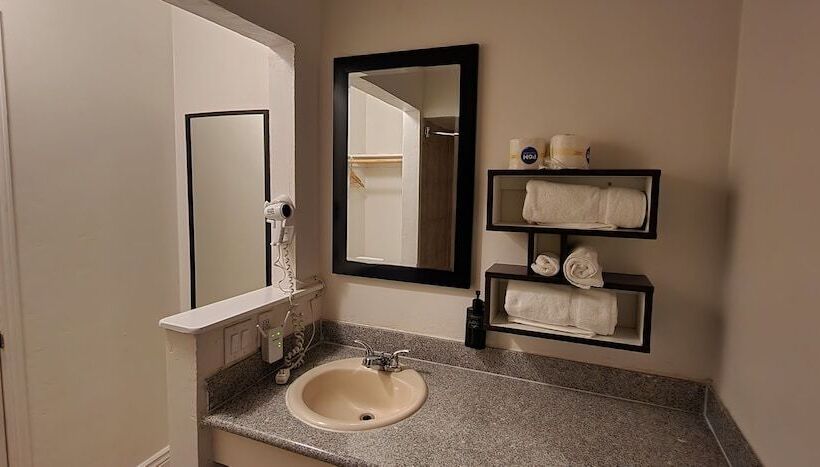 B&j Hotel And Apartments