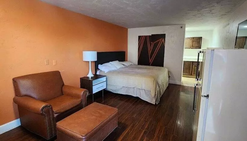 B&j Hotel And Apartments