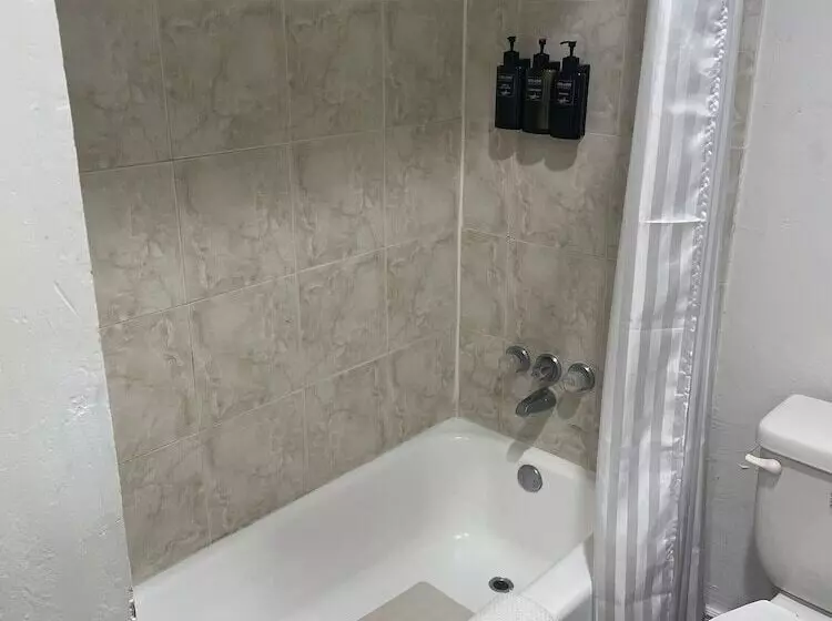 B&j Hotel And Apartments