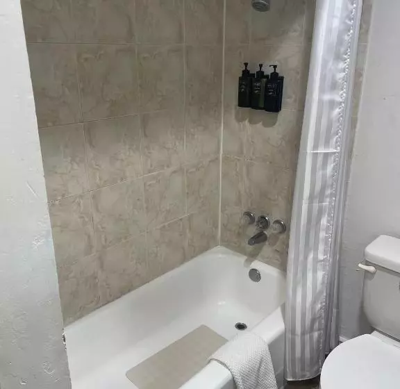 B&j Hotel And Apartments