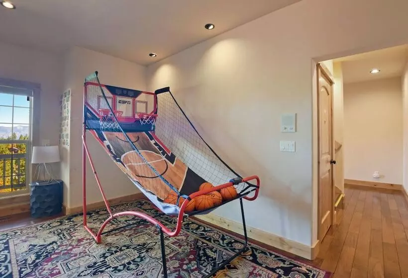 Hilltop Hideaway W/ Game Room & Forest Views!