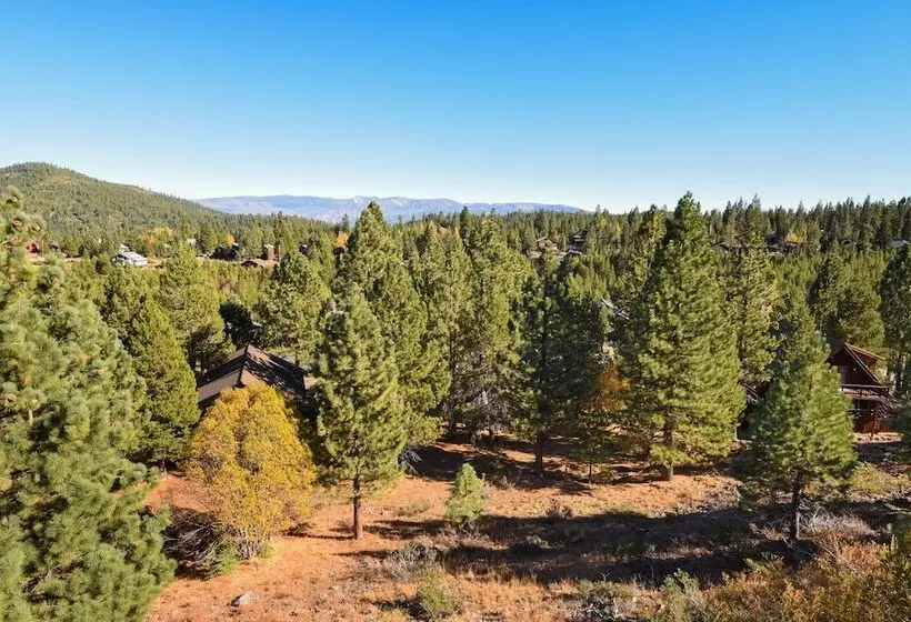Hilltop Hideaway W/ Game Room & Forest Views!