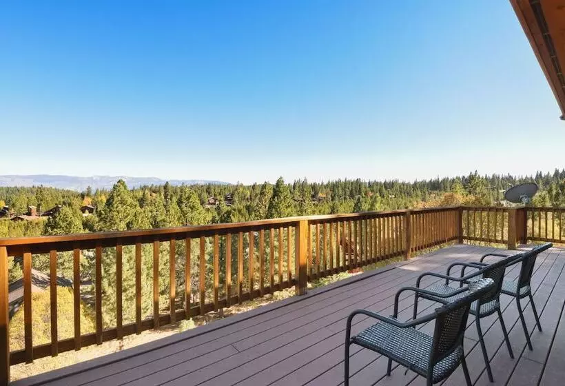 Hilltop Hideaway W/ Game Room & Forest Views!