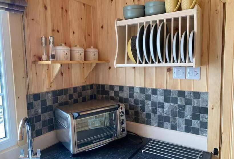 Remarkable Shepherds Hut In A Beautiful Location