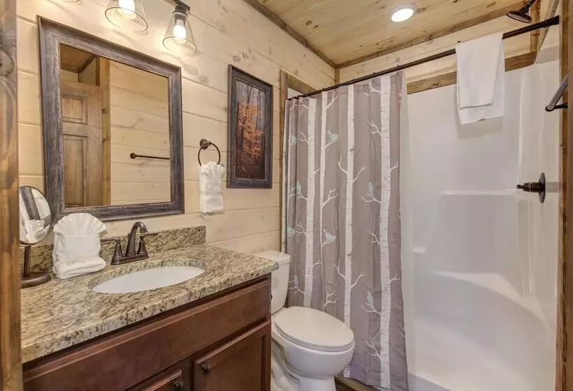 Twisted Pines By Smoky Cove Resort