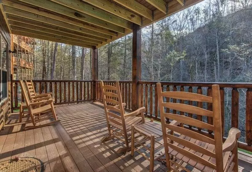 Twisted Pines By Smoky Cove Resort