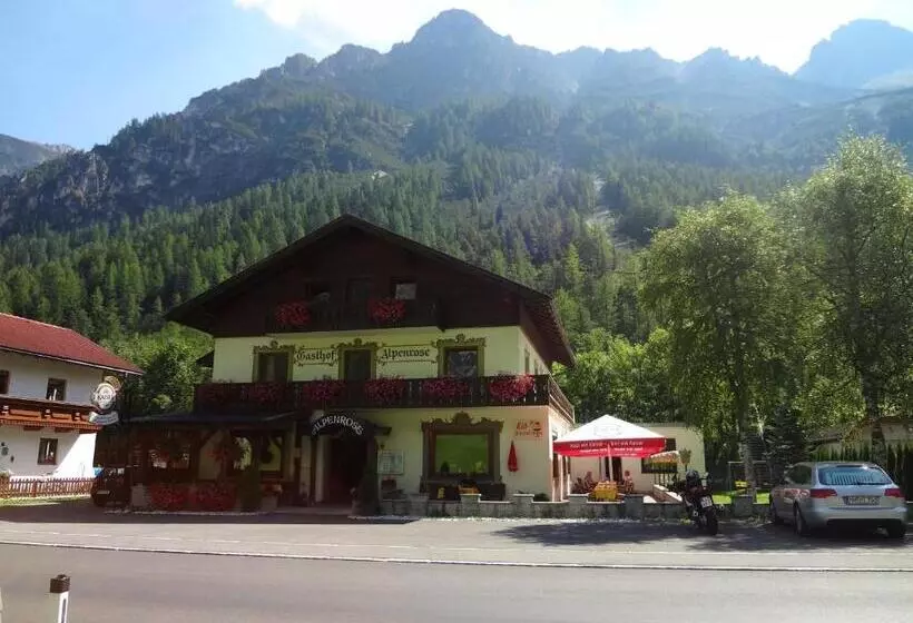 Aamiaismajoitus (B&B) Pension Nina & Gasthof Alpenrose