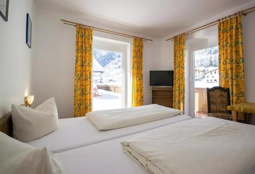 Aamiaismajoitus (B&B) Pension Nina & Gasthof Alpenrose