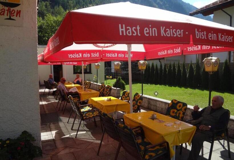 ベッドアンドブレックファースト Pension Nina & Gasthof Alpenrose