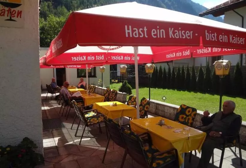 Aamiaismajoitus (B&B) Pension Nina & Gasthof Alpenrose