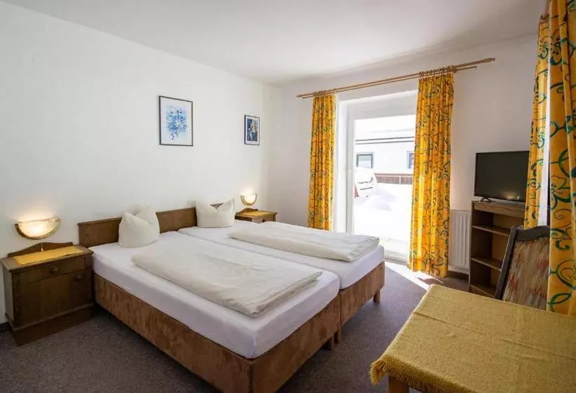 Aamiaismajoitus (B&B) Pension Nina & Gasthof Alpenrose
