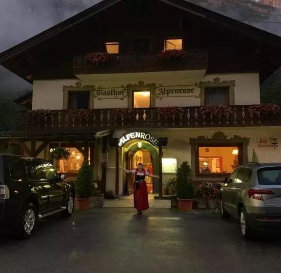 Aamiaismajoitus (B&B) Pension Nina & Gasthof Alpenrose