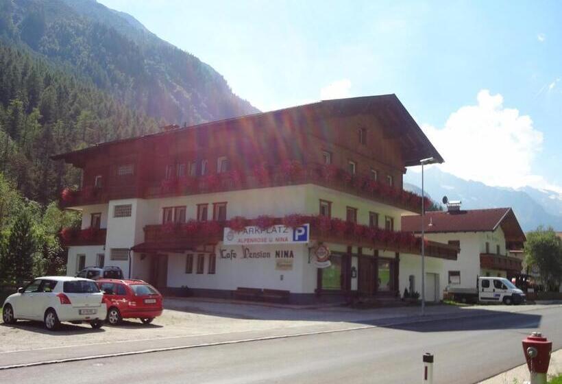ベッドアンドブレックファースト Pension Nina & Gasthof Alpenrose