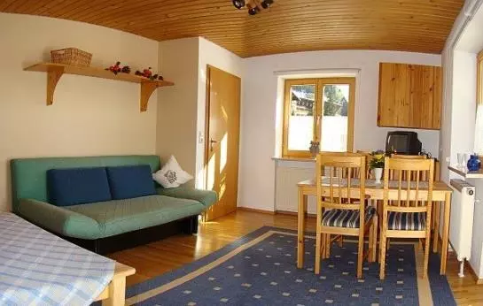 هتل Bei Schmids Dahoim