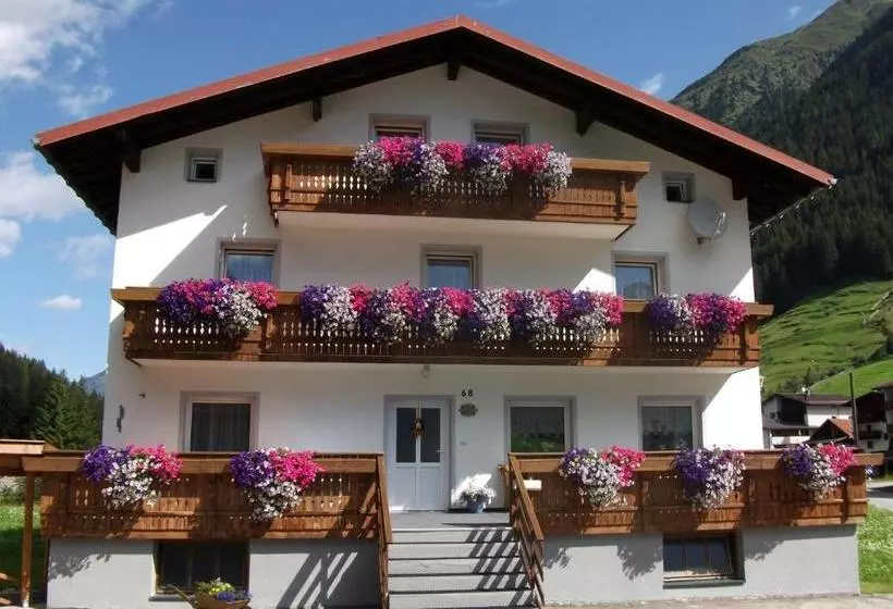 Hotelli Haus Alpenrose