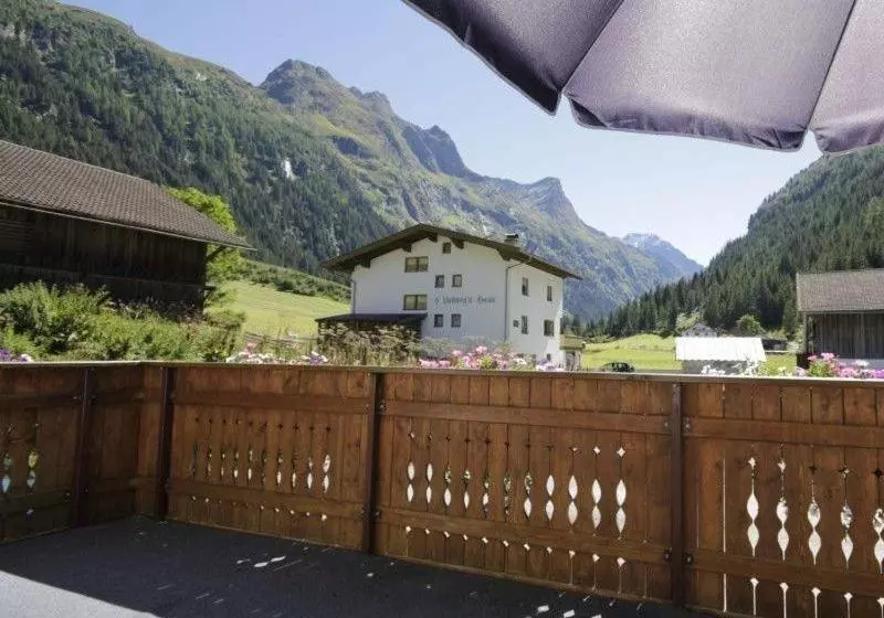 Hotelli Haus Alpenrose