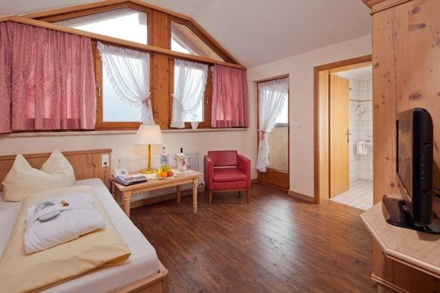 ホテル Magdalena Im Zillertal   Urlaub Mit Hund