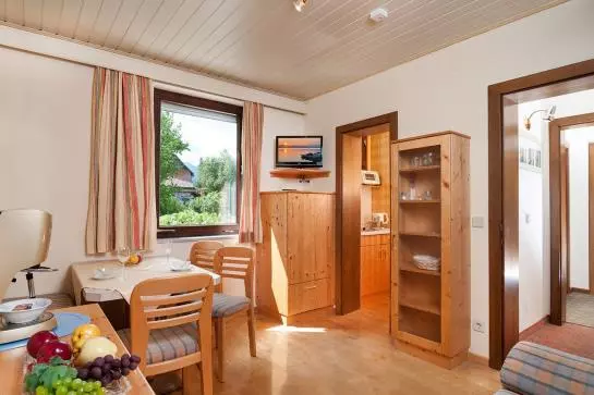 تختخواب و صبحانه Pension Seehoehe