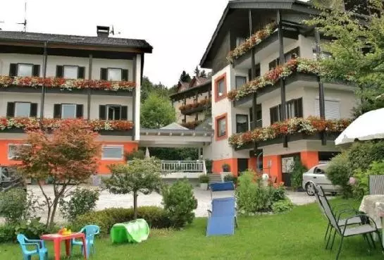 تختخواب و صبحانه Pension Seehoehe