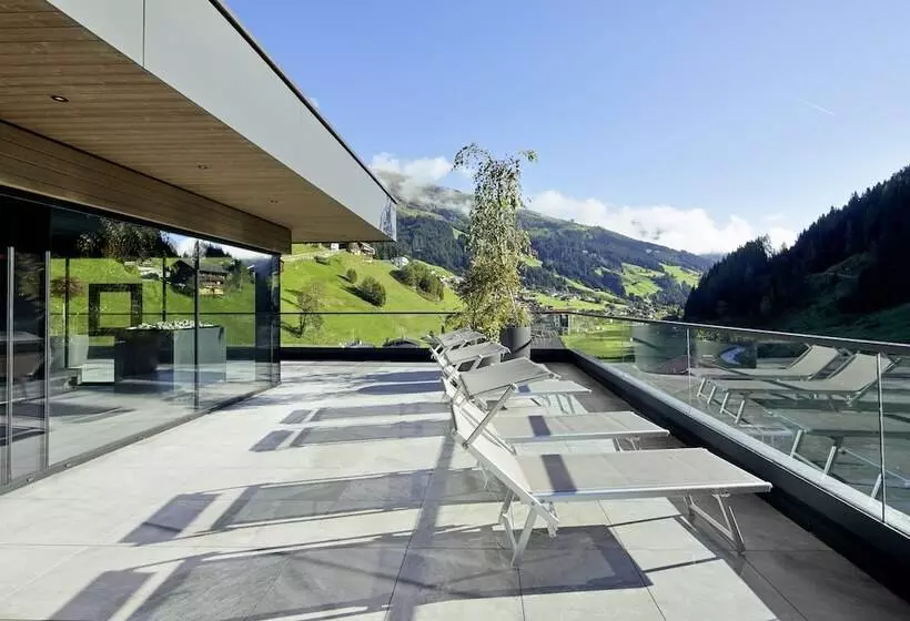 Hotelli Tirolerhof 4 Sterne Superior