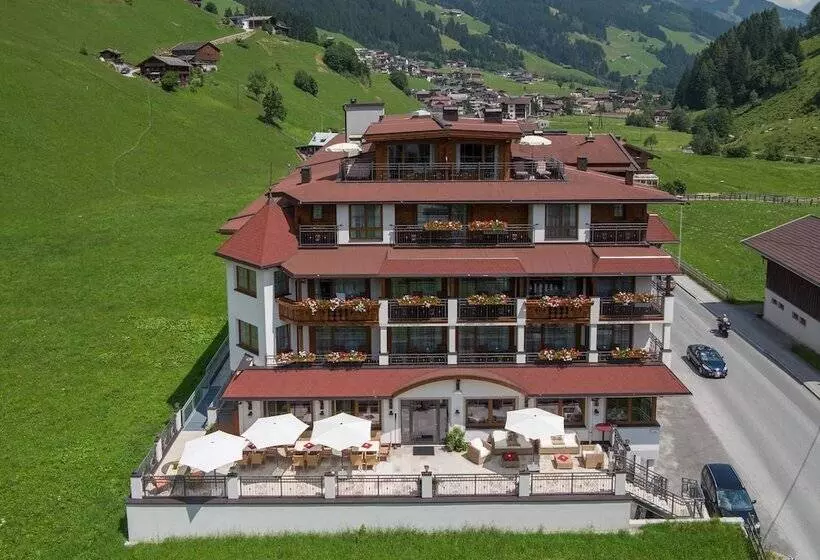 Hotelli Tirolerhof 4 Sterne Superior