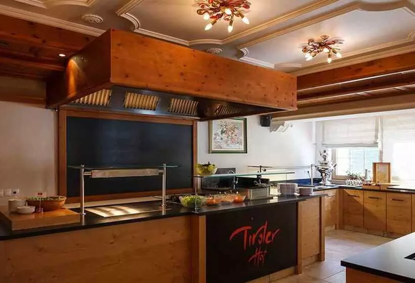 Hotelli Tirolerhof 4 Sterne Superior