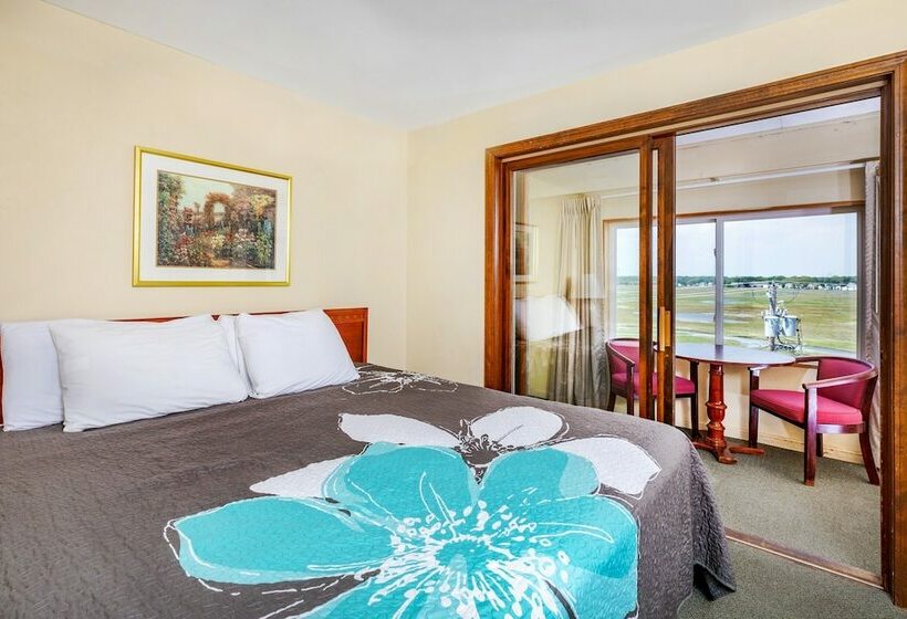 Sea Spiral Suites & Motel