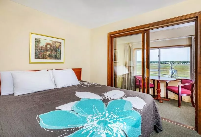 Sea Spiral Suites & Motel