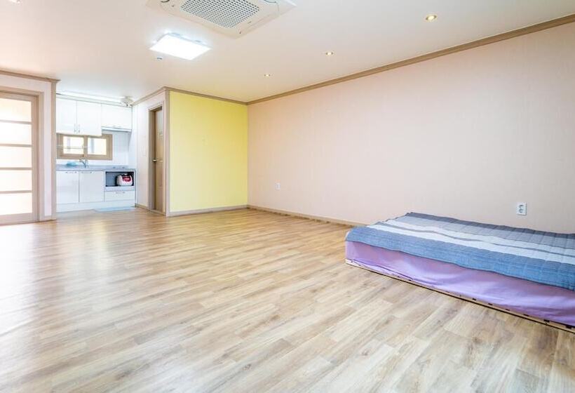 Yeosu Moranggee Pension