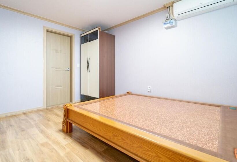 Yeosu Moranggee Pension