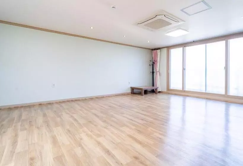 Yeosu Moranggee Pension