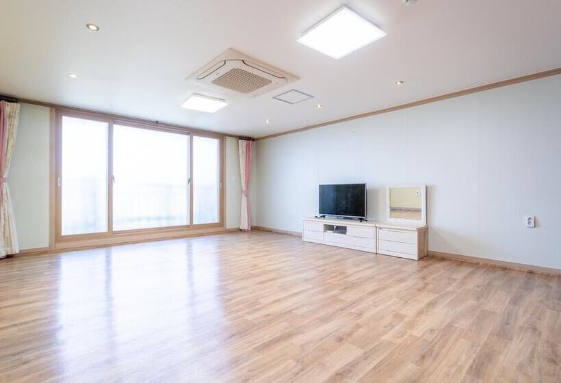 Yeosu Moranggee Pension