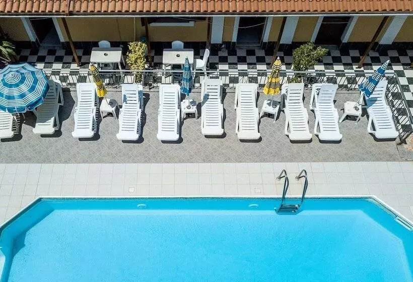 هتل Roseclub Apartments