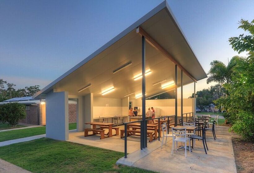 渡假胜地 Tin Can Bay Tourist Park