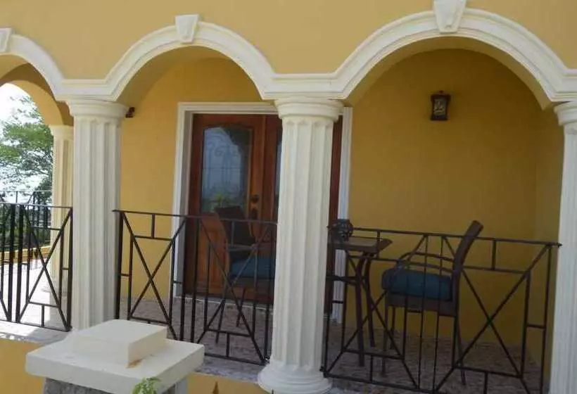 پانسیون Marvettes Hideaway