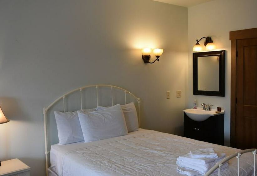 Yellowstone Condo Suites