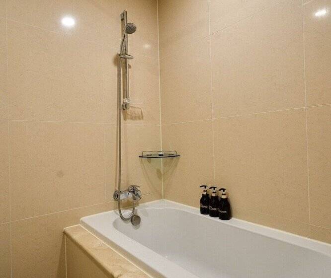 هتل Crystal Valley Cc   Golden Village