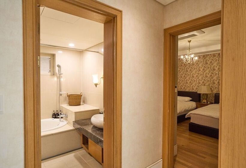 هتل Crystal Valley Cc   Golden Village