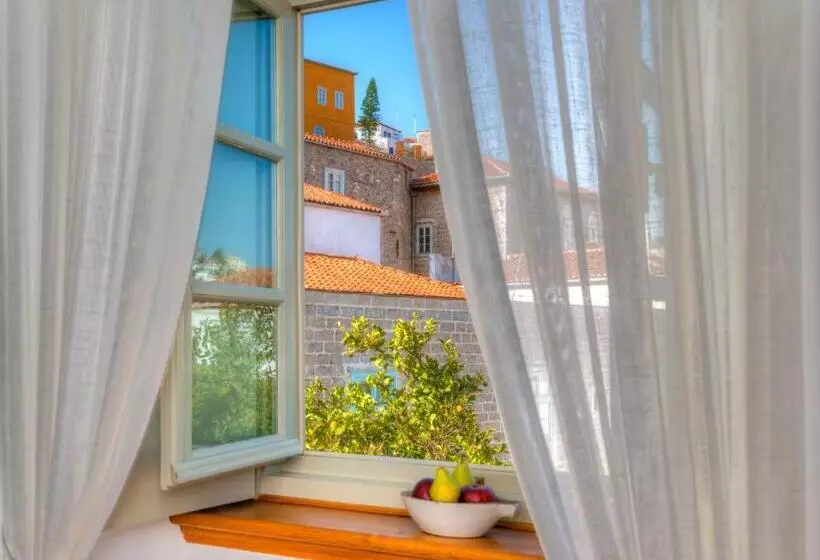 Hotelli Cotommatae Hydra 1810