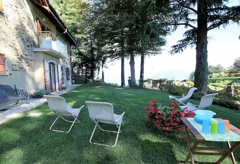 ホテル Cottage Alpino Immerso Nel Bosco