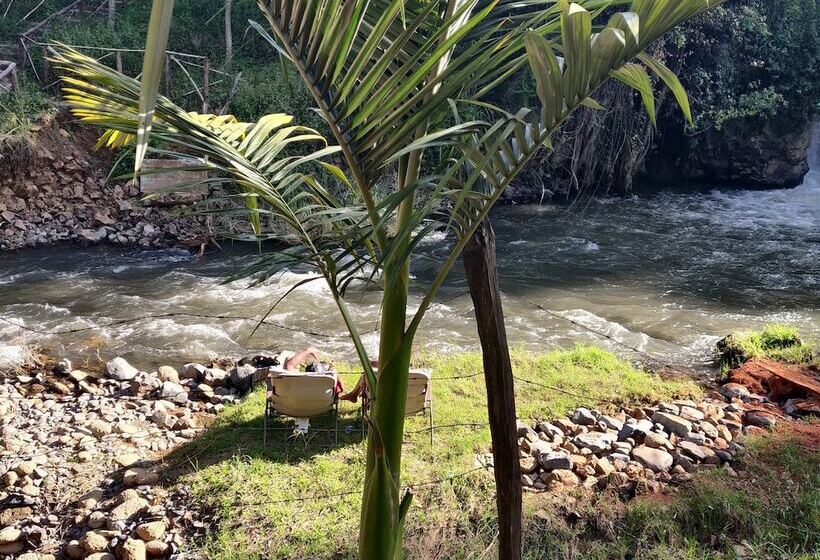 پانسیون Theanabas Trout & Seafood Grill